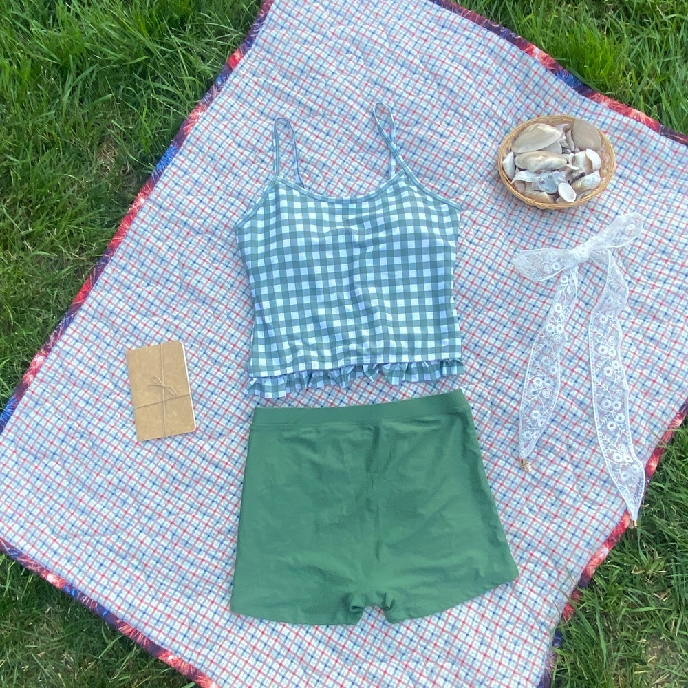 💚 Jessica Rey Green Swim Shorts – Size Small – $18 